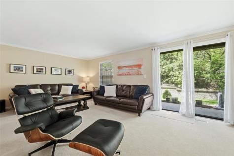 642 Woodcrest Drive Robinson Township PA 15205