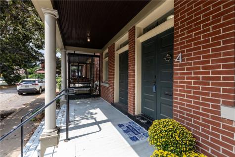 4 Clarendon Place Friendship Park PA 15206
