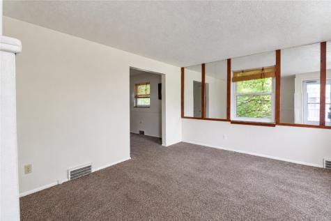 1555 Bevan Road Whitehall PA 15227