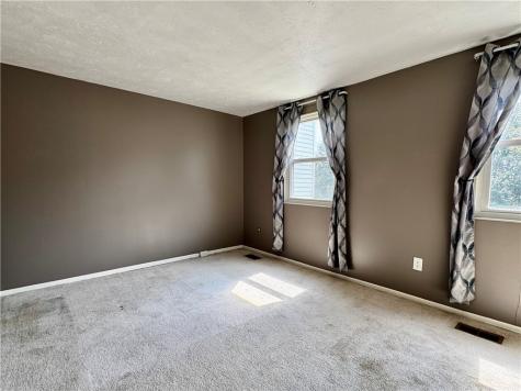 704 Countryside Drive Mckees Rocks PA 15136