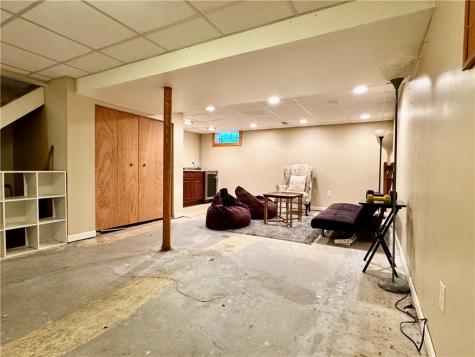 704 Countryside Drive Mckees Rocks PA 15136