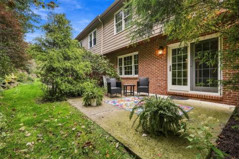 2151 Huntington Court S Franklin Park PA 15090