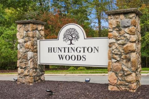 2151 Huntington Court S Franklin Park PA 15090