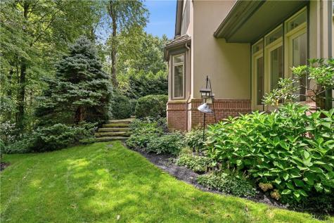 26 The Trillium Fox Chapel PA 15238