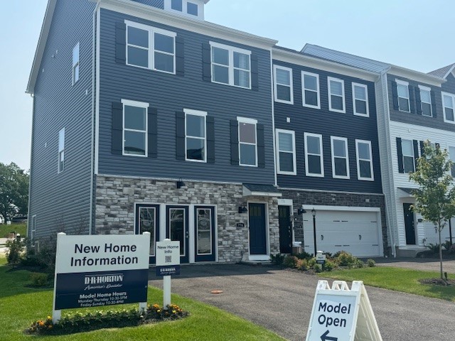 735 Olivia Street Collier Township PA 15205