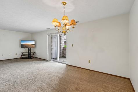 103 Woodstone New Kensington PA 15068