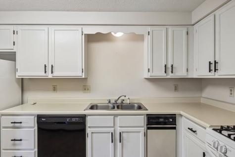 103 Woodstone New Kensington PA 15068