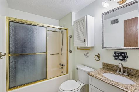 103 Woodstone New Kensington PA 15068