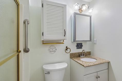103 Woodstone New Kensington PA 15068
