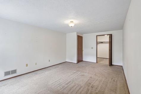 103 Woodstone New Kensington PA 15068
