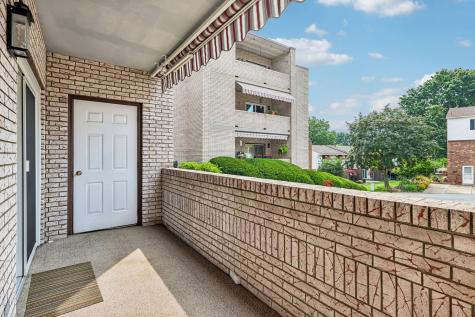 103 Woodstone New Kensington PA 15068