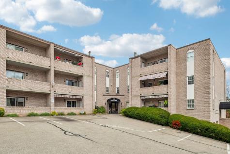 103 Woodstone New Kensington PA 15068