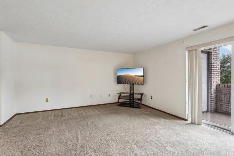 103 Woodstone New Kensington PA 15068