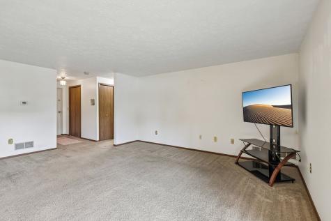 103 Woodstone New Kensington PA 15068