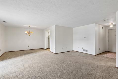 103 Woodstone New Kensington PA 15068