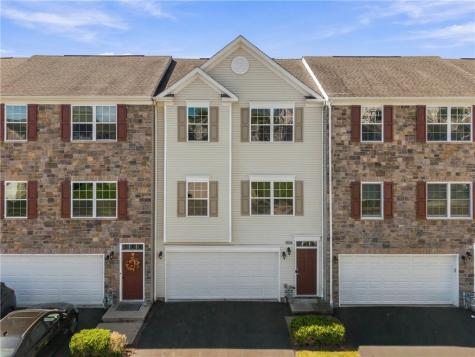 707 Freedom Drive Collier Township PA 15106