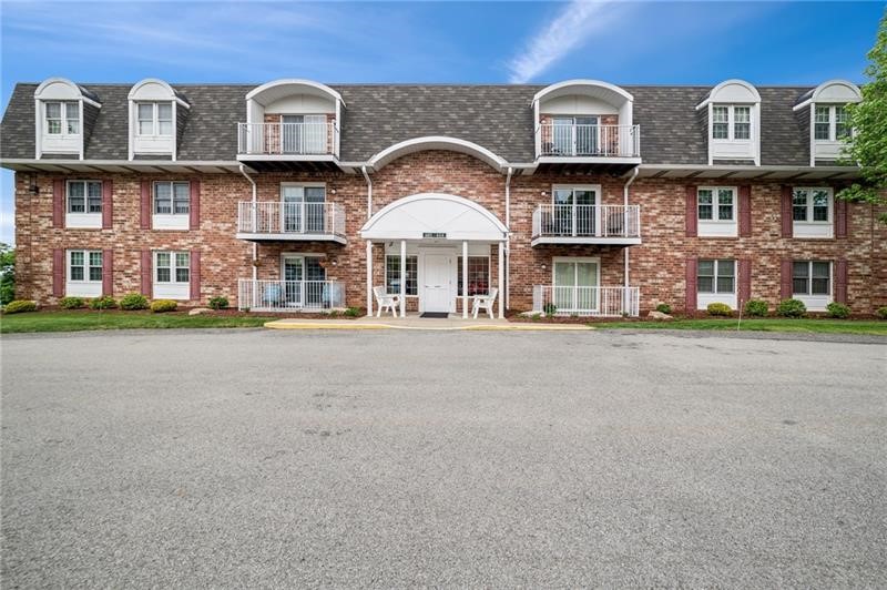 601 Clubhouse Drive South Strabane PA 15301