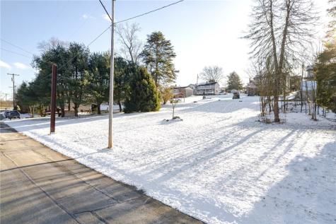 109 1st Avenue W Leechburg PA 15656