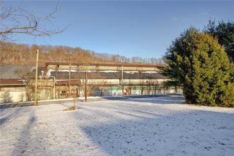 109 1st Avenue W Leechburg PA 15656