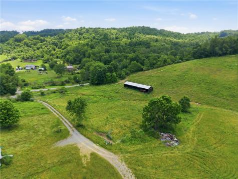 863 Pleasant Hill Perry Township PA 16123