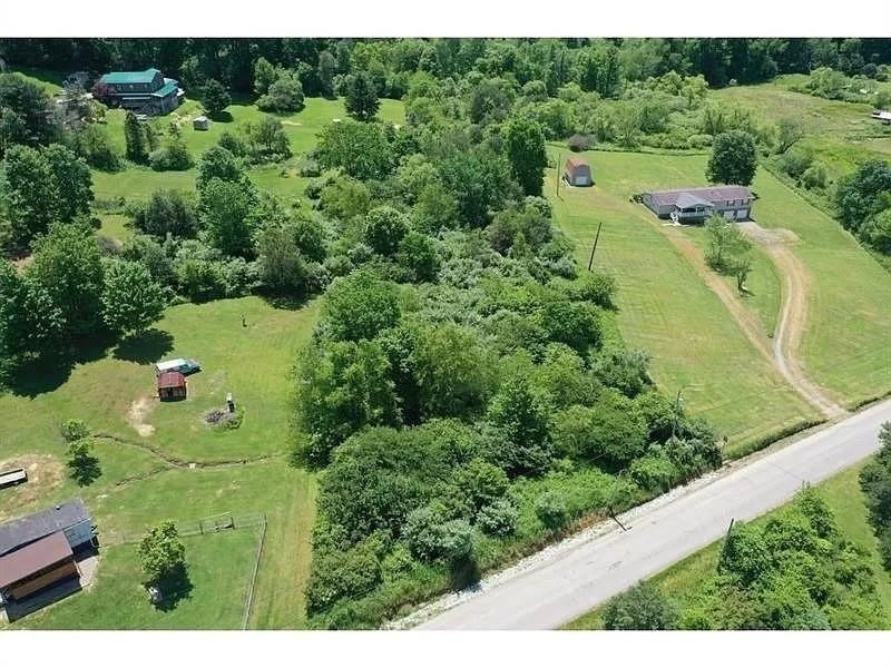 856 Edmon Road Kiskiminetas Township PA 15613