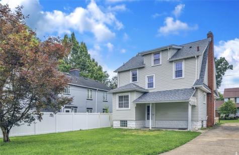 202 Foch Street Ellwood City PA 16117
