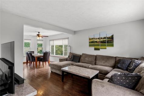 7335 Deer Run Circle Imperial PA 15126