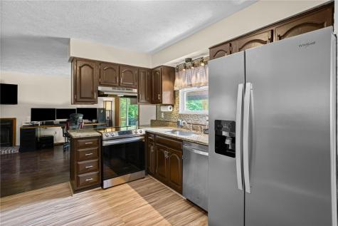 7335 Deer Run Circle Imperial PA 15126