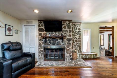 120 Fox Road Loyalhanna PA 15681