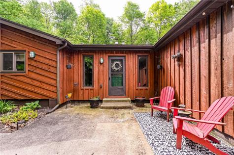 120 Fox Road Loyalhanna PA 15681