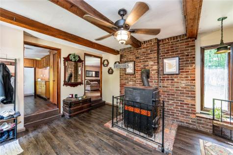 120 Fox Road Loyalhanna PA 15681
