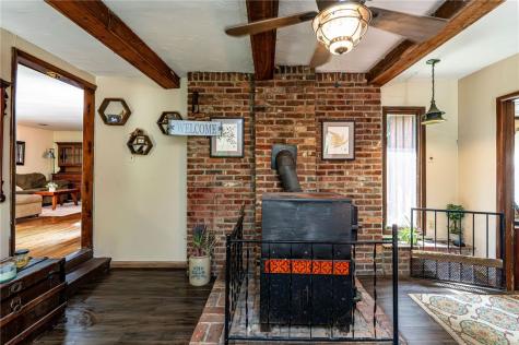 120 Fox Road Loyalhanna PA 15681