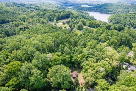 120 Fox Road Loyalhanna PA 15681