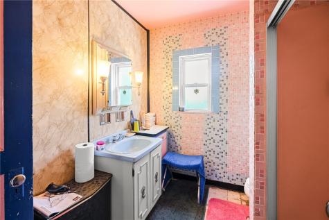 2018 Collingwood Street Swissvale PA 15218