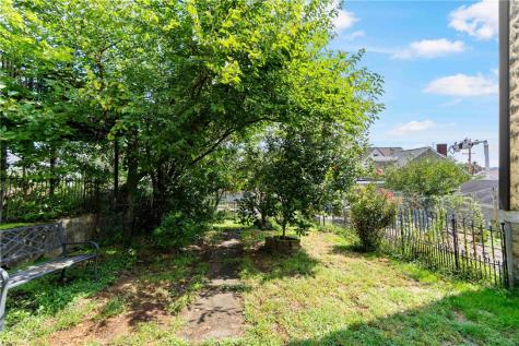 2106 Rockledge Street Spring Hill PA 15212
