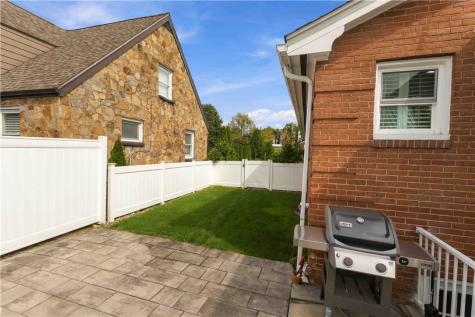 301 W Loyalhanna Street Ligonier Boro PA 15658