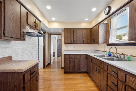 212 Center Avenue Mcdonald PA 15057