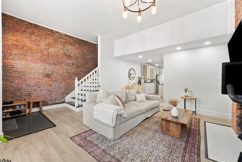 113 Hemlock Street Central North Side PA 15212