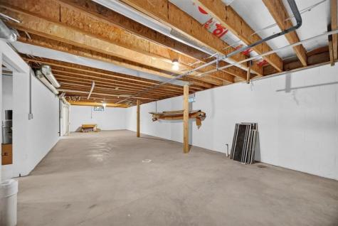 8895 Us Highway 322 Fallowfield PA 16316