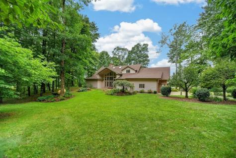 8895 Us Highway 322 Fallowfield PA 16316