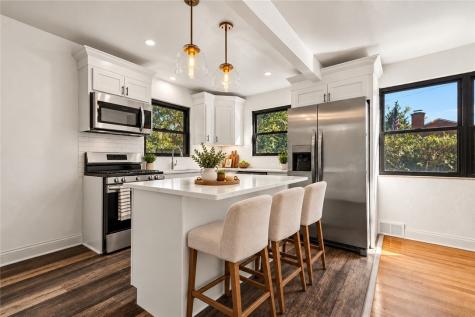 6 Robb Hollow Road Mt Lebanon PA 15243