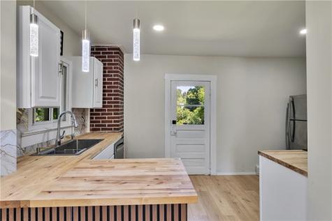 1046 Highland City Of Greensburg PA 15601
