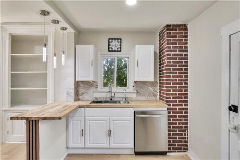 1046 Highland City Of Greensburg PA 15601