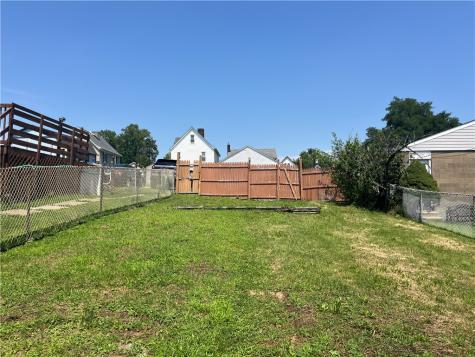 437 Desota Street East Mckeesport PA 15035