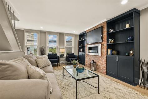 3822 Mintwood Street Lawrenceville PA 15201