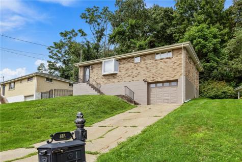 86 Thorncrest Drive Stowe Township PA 15136
