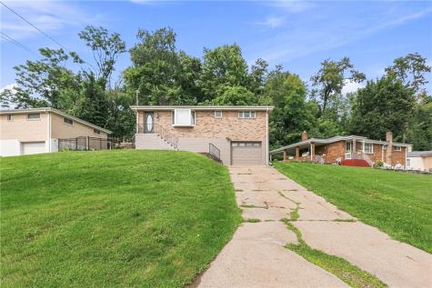 86 Thorncrest Drive Stowe Township PA 15136