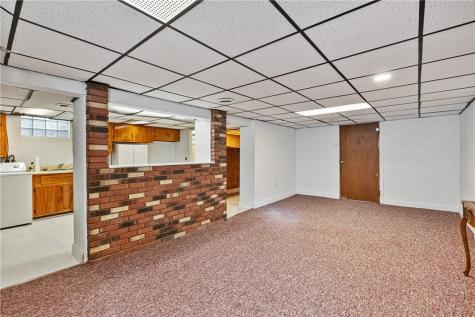 86 Thorncrest Drive Stowe Township PA 15136