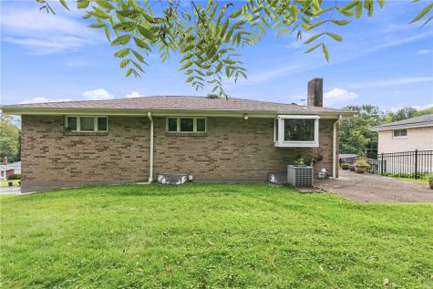 86 Thorncrest Drive Stowe Township PA 15136