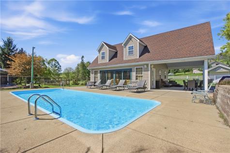 10 Whitetail Drive Chartiers PA 15301